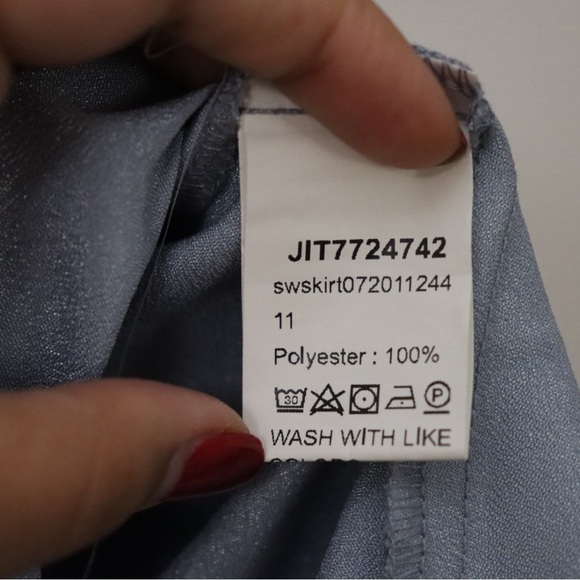 NWOT Elegant Light Blue Satin Skirt Size 12 - Picture 5 of 5